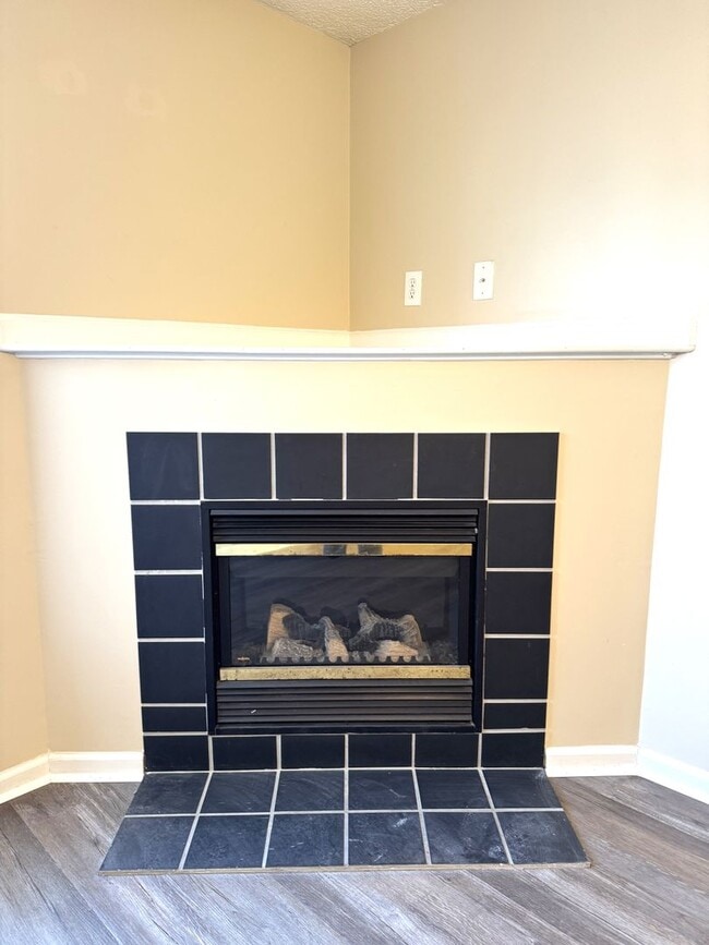 Building Photo - Minutes to Camp Lejeune! Pets with Owner Approval!