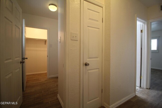 Building Photo - 2529 Jackson Ave