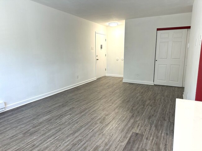 Building Photo - 7571 Hazelcrest Dr