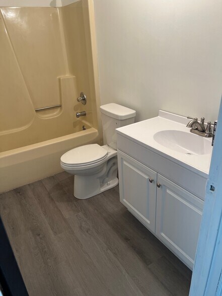 Building Photo - 308 Frontier Ave