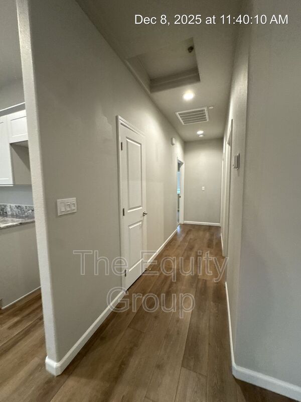 Building Photo - 514 S Summit St