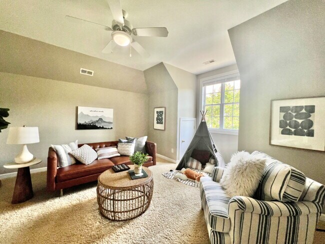 Building Photo - SPACIOUS AND CONVENIENT