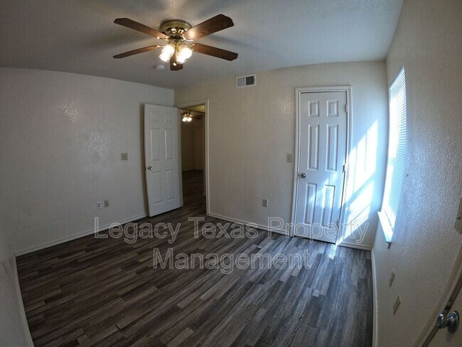 Building Photo - 1106 Williams Ave