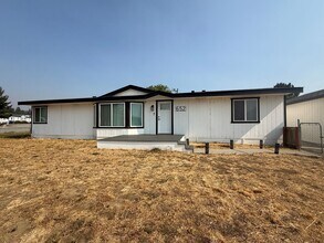 Building Photo - Now renting 3 bedroom House