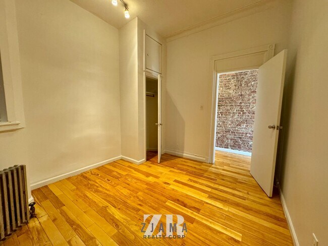 Building Photo - 1047 Bedford Ave