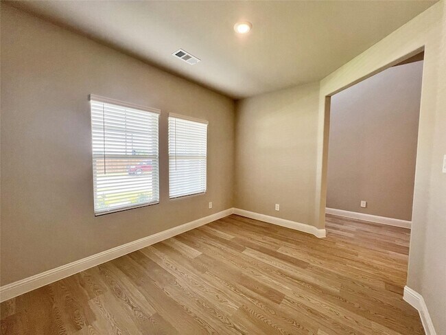 Building Photo - 678 Woodland Ave