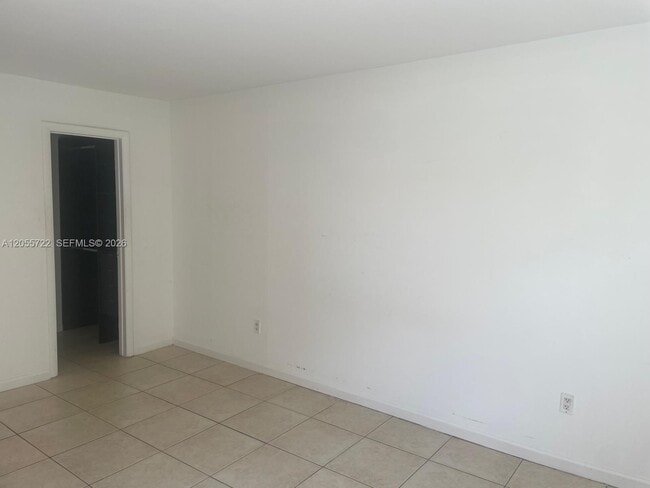 Building Photo - 3522 NE 171 St