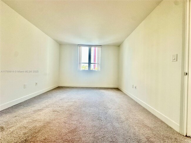 Building Photo - 1550 Brickell Ave