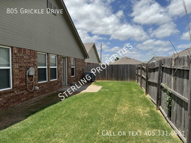 Building Photo - 805 Grickle Dr