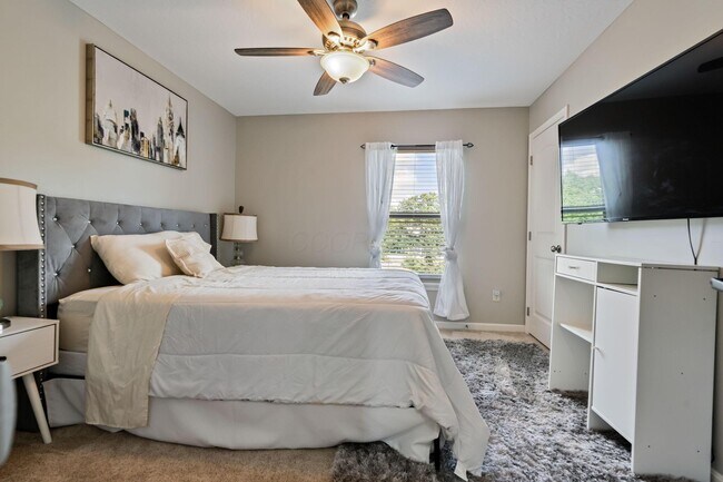 Building Photo - 6185 Dietz Dr