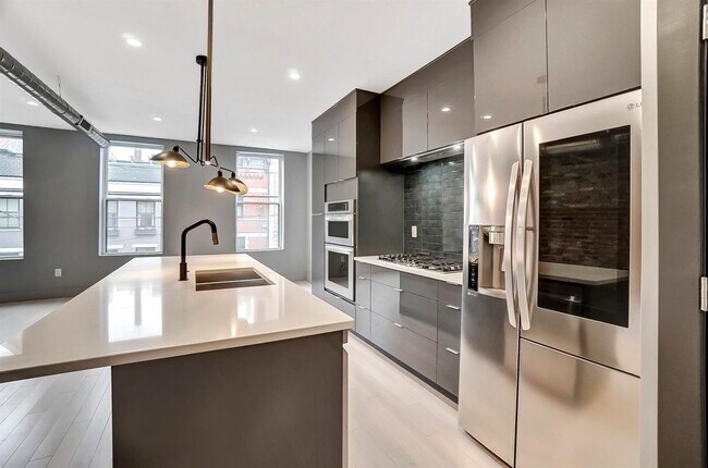 Building Photo - 1534 Republic St