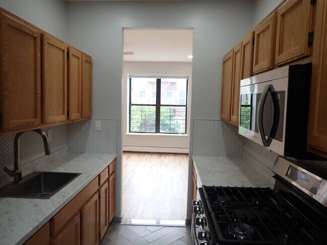 Building Photo - 982 Dumont Ave