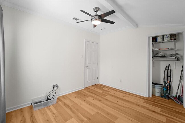 Building Photo - 3215 Adelia St
