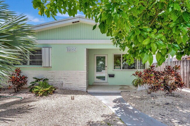 Building Photo - 1246 Johnson St