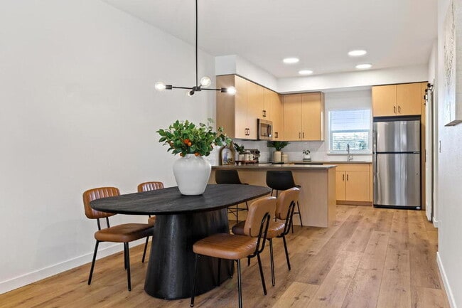 Building Photo - 7475 W Swain Ln