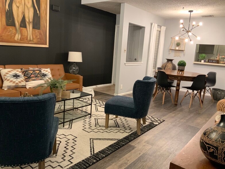 Living Room - 13018 Heimer Rd