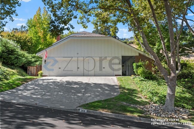 Primary Photo - 144 Oakridge Dr