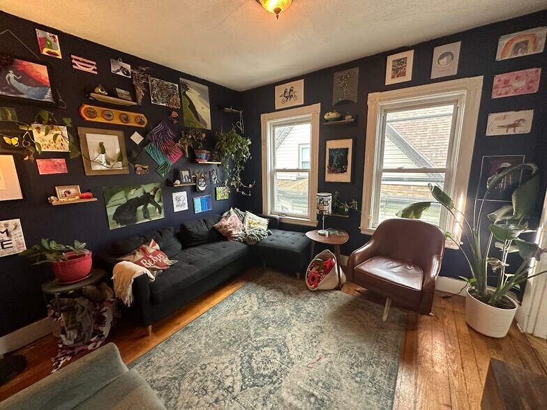 Building Photo - 28 Medford St