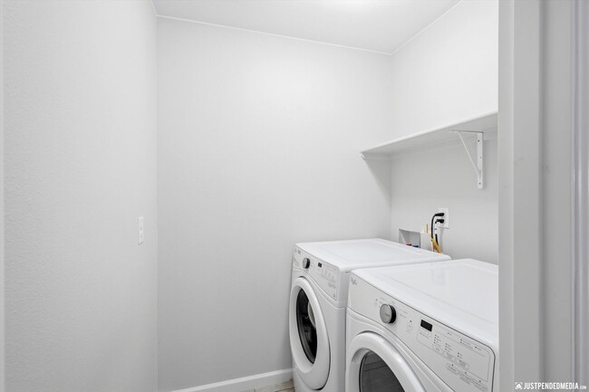 Building Photo - 1553 N Ravens Best Cir