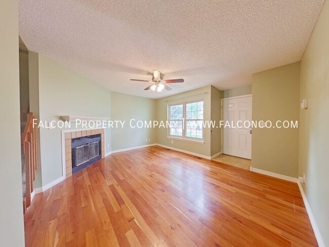 Building Photo - 8047 Lexington Park Dr