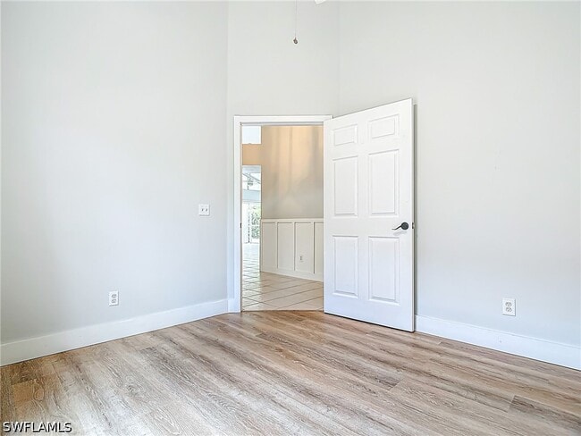 Building Photo - 351 Pindo Palm Dr