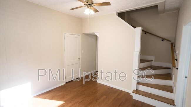 Building Photo - 68 Smythe Ave