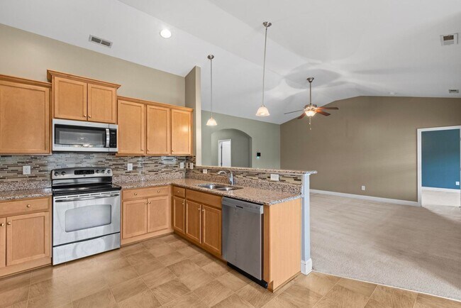 Building Photo - 3 bedroom Ranch Available Now!