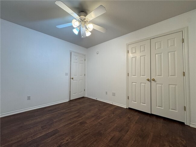 Building Photo - 1584 Willowbrook Dr