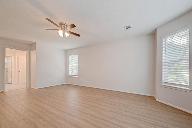 Building Photo - 318 Pine Manor Dr