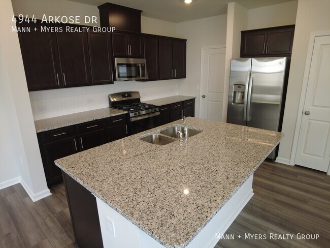 Building Photo - 4944 Arkose Dr