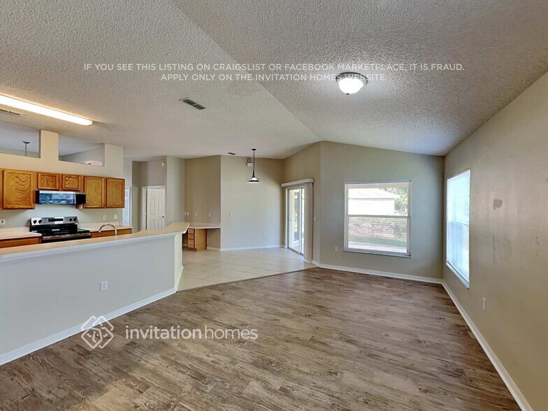 Building Photo - 1395 Valhalla St