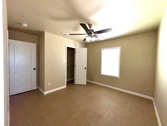 Building Photo - 203 Kennedy Dr