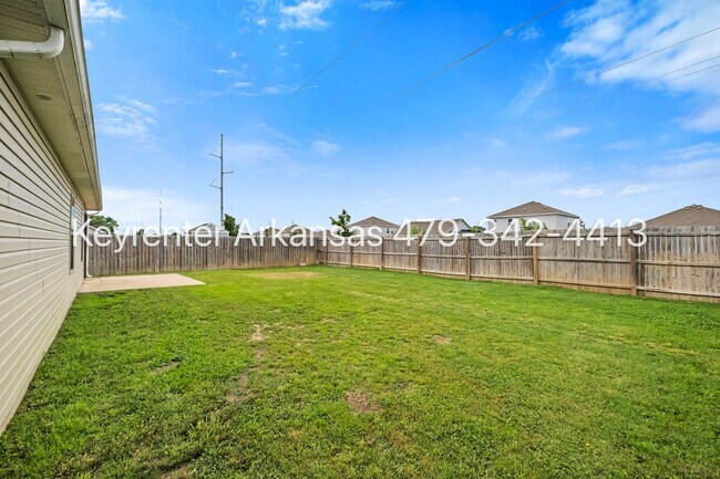 Building Photo - 1600 Edinburgh Dr