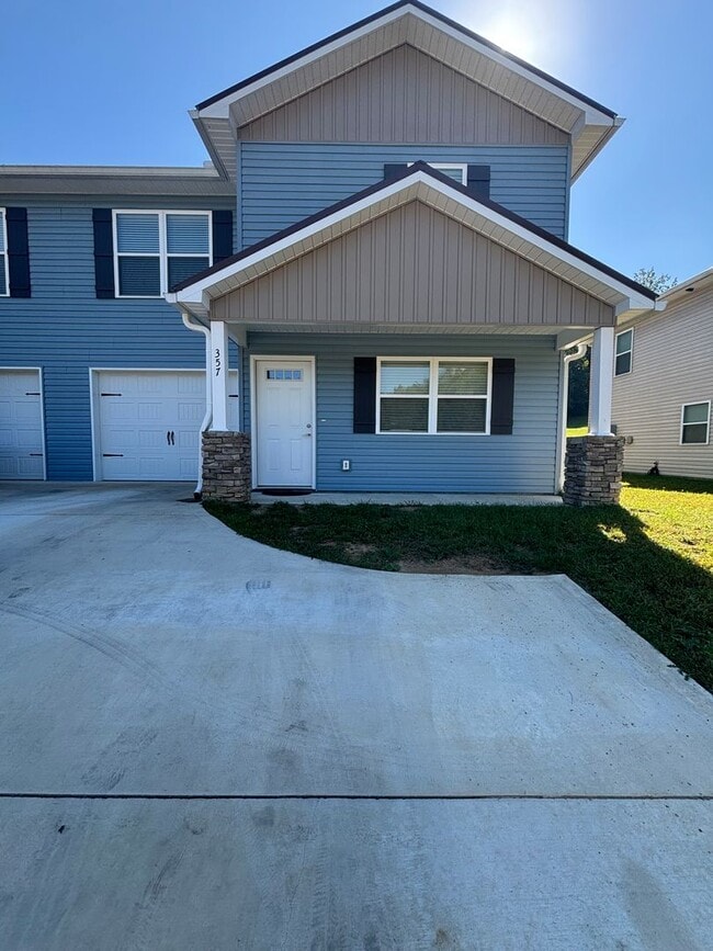 Building Photo - Beautiful 3BR/2BA Home in Peaceful Sevierv...