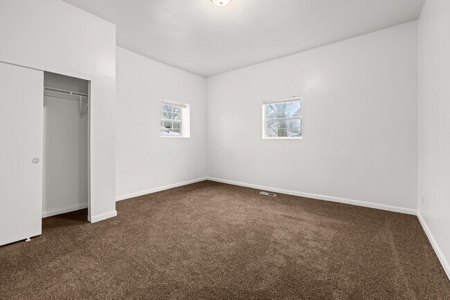 Building Photo - 5722 Terrace Ave