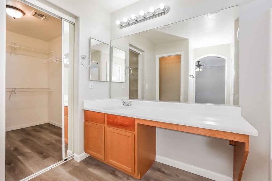 Building Photo - 4836 E Meadow Lark Way