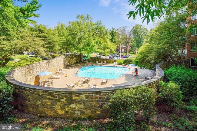 Building Photo - 4000 Tunlaw Rd NW