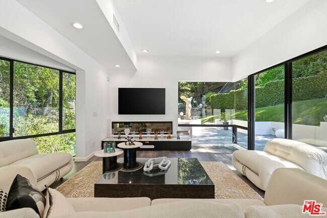 Building Photo - 2350 Benedict Canyon Drive