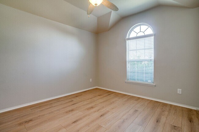 Building Photo - Beautiful Home in Gated Hidden Cove- Frisco 75036