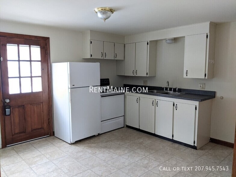 Building Photo - 13 Hemlock St