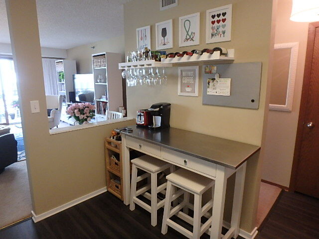 kitchen hightop table - 121 S Washington Ave