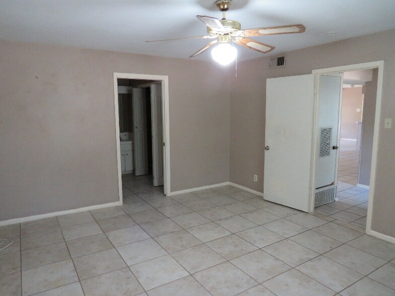 Building Photo - 9715 Nona Kay Dr