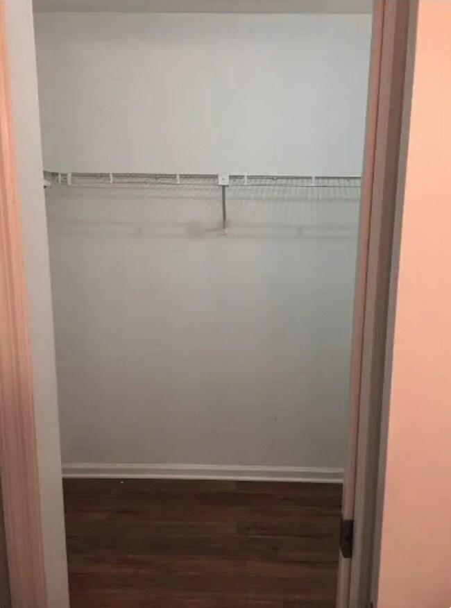 Building Photo - 2 bed 2 bath w/pool LOCATION!!