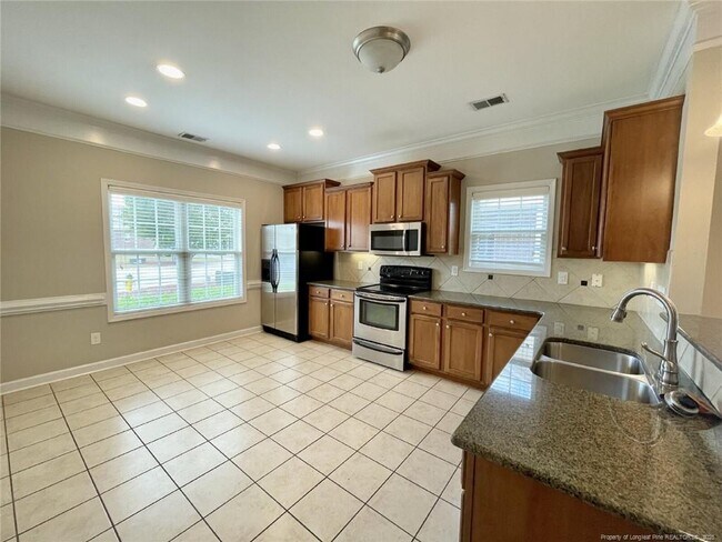 Building Photo - 1219 Braybrooke Pl