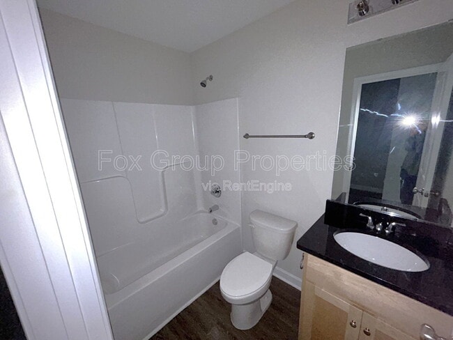 Building Photo - 566 Kirk St