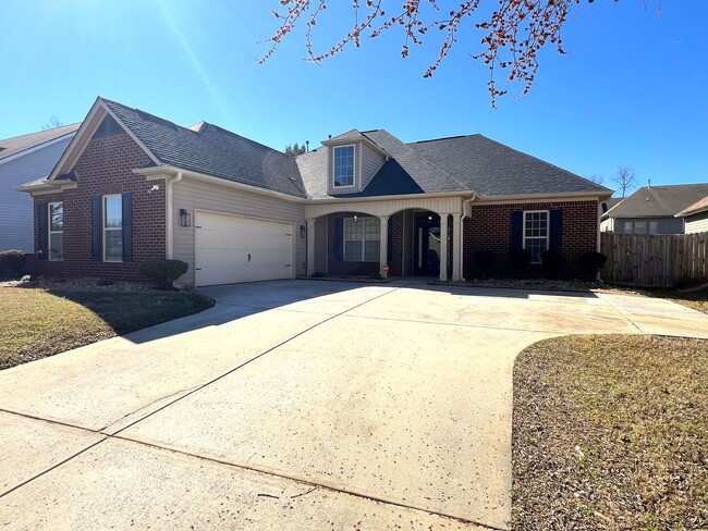 Building Photo - Beautiful Home w/Lots of Extras