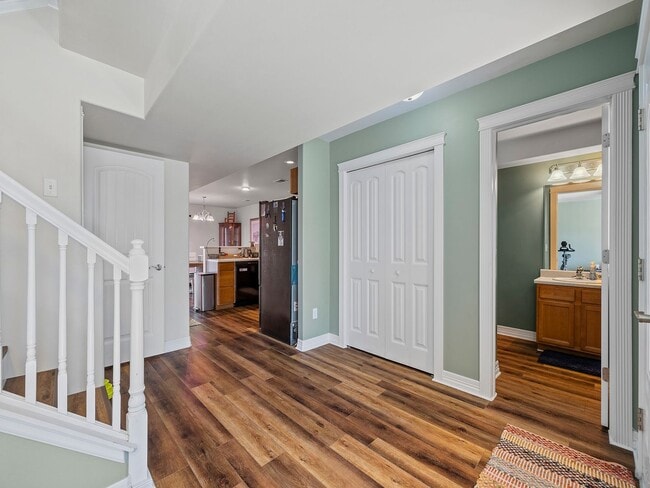 Building Photo - Spacious 3 Bed 2.5 Bath in Cheyenne Availa...