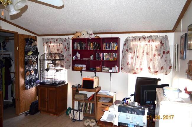 Building Photo - 805 S Weatherford St