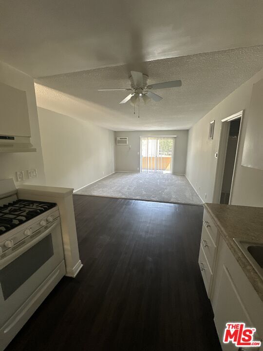Building Photo - 4550 Overland Ave