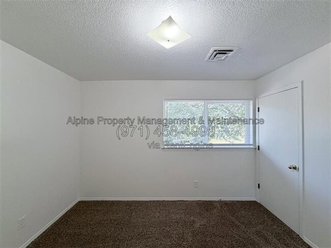Building Photo - 18317 SW Jann Dr